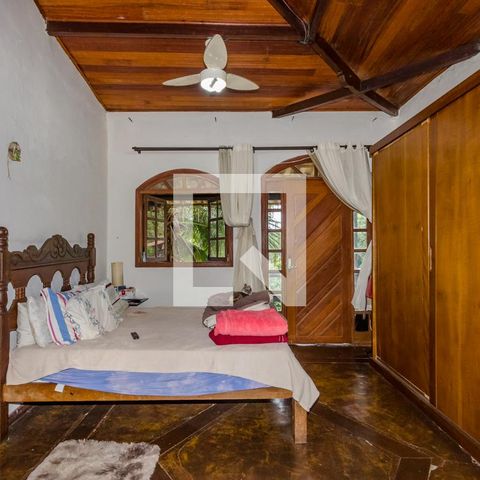 Casa à venda com 180m², 4 quartos e 2 vagasSuíte