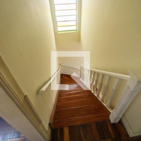 Casa à venda com 140m², 3 quartos e 1 vagaEscada