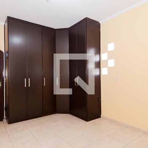 Casa à venda com 184m², 4 quartos e 2 vagasSuíte 2