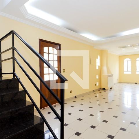 Casa à venda com 184m², 4 quartos e 2 vagasSala