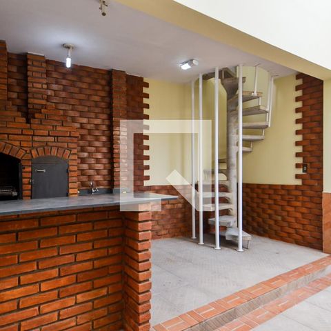 Casa à venda com 184m², 4 quartos e 2 vagasChurrasqueira - Quintal 