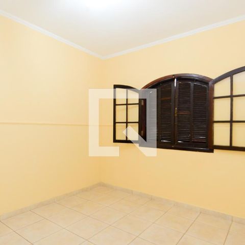 Casa à venda com 184m², 4 quartos e 2 vagasSuíte 1