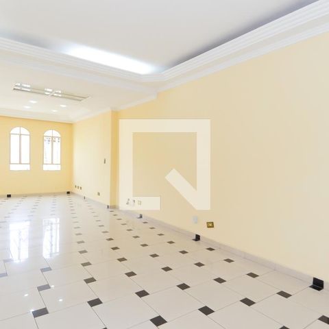 Casa à venda com 184m², 4 quartos e 2 vagasSala
