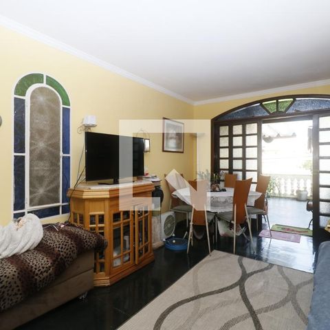 Casa à venda com 140m², 4 quartos e 2 vagasSala