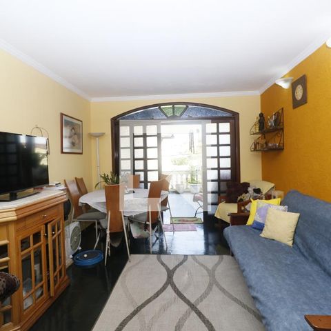 Casa à venda com 140m², 4 quartos e 2 vagasSala