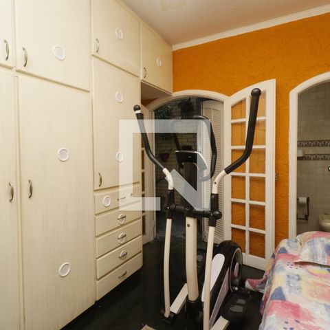 Casa à venda com 140m², 4 quartos e 2 vagasQuarto 2 - suíte