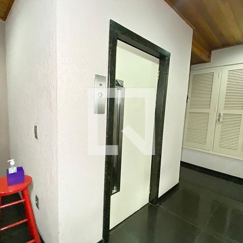 Apartamento à venda com 235m², 3 quartos e 1 vagaElevador