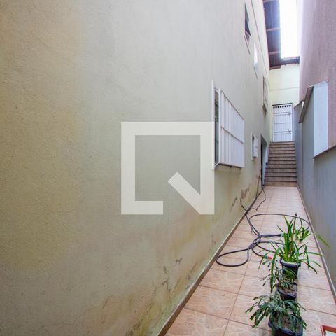 Casa à venda com 191m², 2 quartos e 2 vagas Casa à venda com 191m², 2 quartos e 2 vagasCorredor - Externo