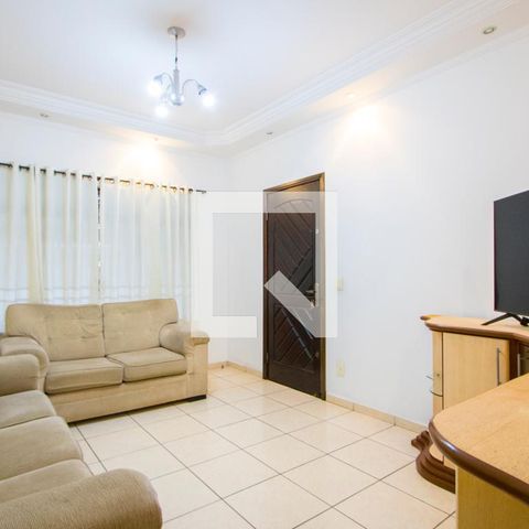 Casa à venda com 191m², 2 quartos e 2 vagas Casa à venda com 191m², 2 quartos e 2 vagasSala