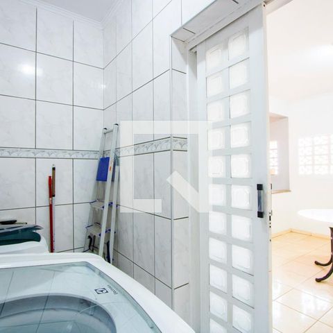 Casa à venda com 191m², 2 quartos e 2 vagas Casa à venda com 191m², 2 quartos e 2 vagasÁrea de serviço