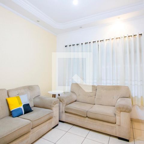 Casa à venda com 191m², 2 quartos e 2 vagas Casa à venda com 191m², 2 quartos e 2 vagasSala