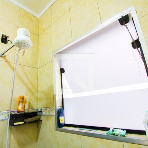 Casa à venda com 191m², 2 quartos e 2 vagas Casa à venda com 191m², 2 quartos e 2 vagasBanheiro
