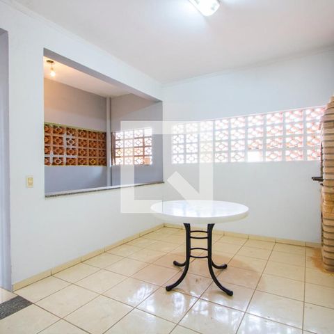 Casa à venda com 191m², 2 quartos e 2 vagas Casa à venda com 191m², 2 quartos e 2 vagasEspaço gourmet