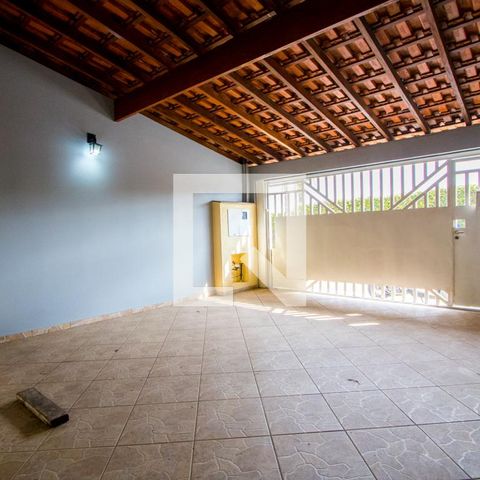 Casa à venda com 191m², 2 quartos e 2 vagas Casa à venda com 191m², 2 quartos e 2 vagasGaragem