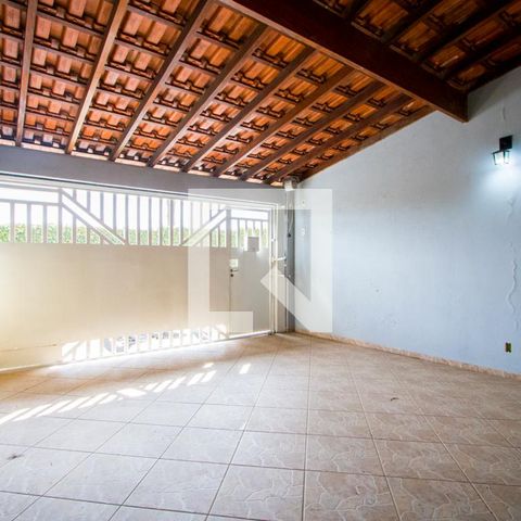 Casa à venda com 191m², 2 quartos e 2 vagas Casa à venda com 191m², 2 quartos e 2 vagasGaragem