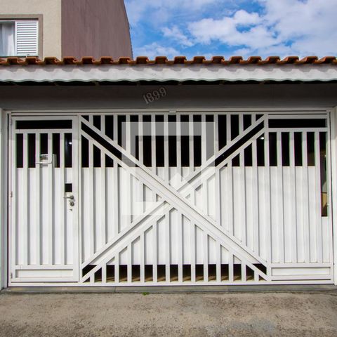 Casa à venda com 191m², 2 quartos e 2 vagas Casa à venda com 191m², 2 quartos e 2 vagasFachada