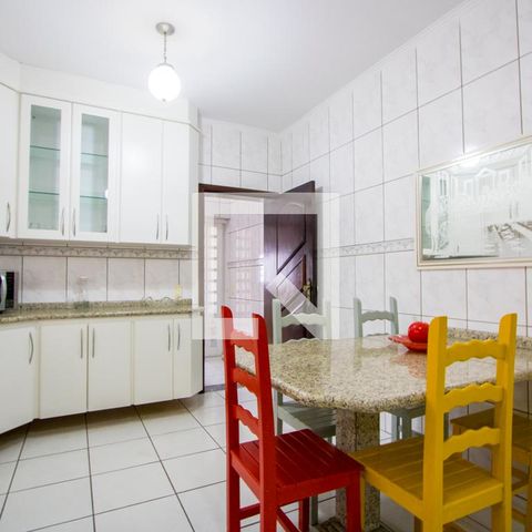 Casa à venda com 191m², 2 quartos e 2 vagas Casa à venda com 191m², 2 quartos e 2 vagasCozinha