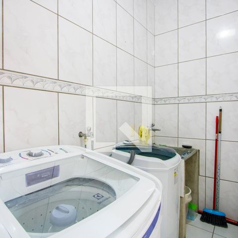 Casa à venda com 191m², 2 quartos e 2 vagas Casa à venda com 191m², 2 quartos e 2 vagasÁrea de serviço