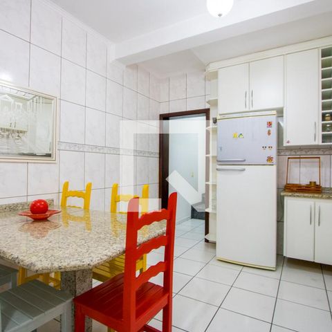 Casa à venda com 191m², 2 quartos e 2 vagas Casa à venda com 191m², 2 quartos e 2 vagasCozinha