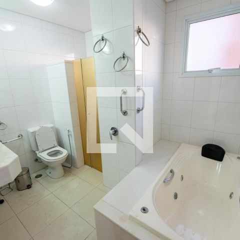 Apartamento para alugar com 166m², 3 quartos e 2 vagasBanheiro Corredor