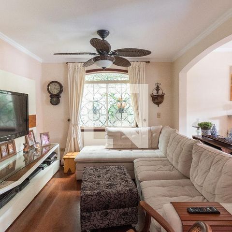 Casa à venda com 311m², 4 quartos e 4 vagasSala