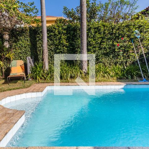 Casa à venda com 311m², 4 quartos e 4 vagasÁrea Externa - Piscina 