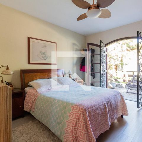 Casa à venda com 311m², 4 quartos e 4 vagasSuíte 2 