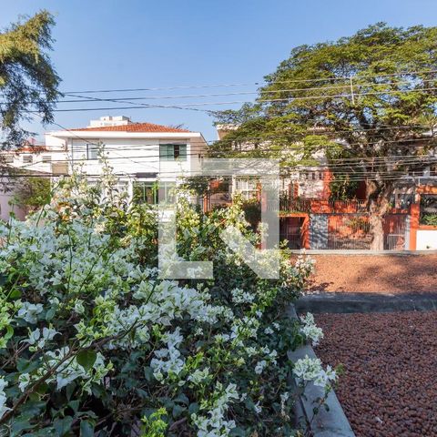 Casa à venda com 311m², 4 quartos e 4 vagasVaranda da Suíte 2 