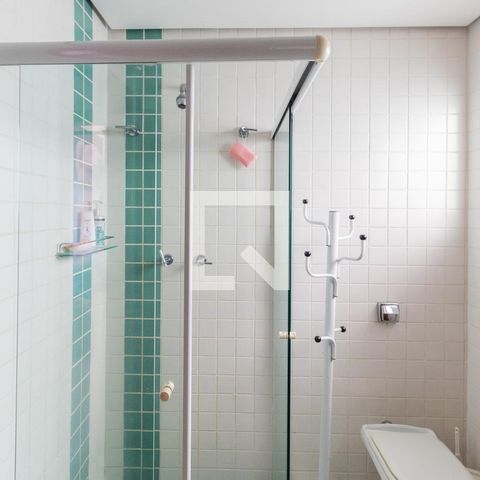 Casa à venda com 311m², 4 quartos e 4 vagasBanheiro social 
