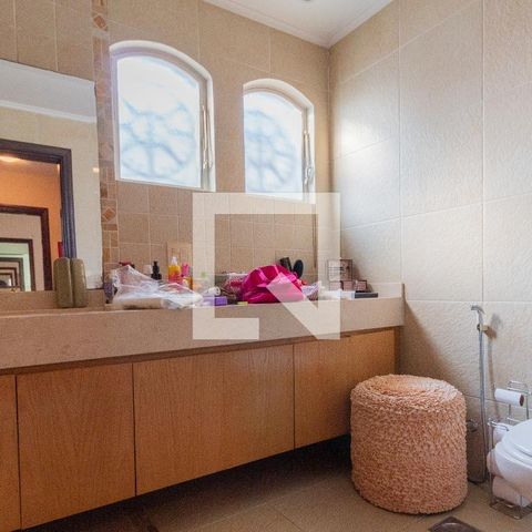 Casa à venda com 311m², 4 quartos e 4 vagasBanheiro da Suíte 1 