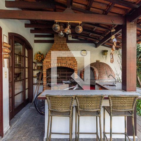 Casa à venda com 311m², 4 quartos e 4 vagasÁrea Externa - churrasqueira 