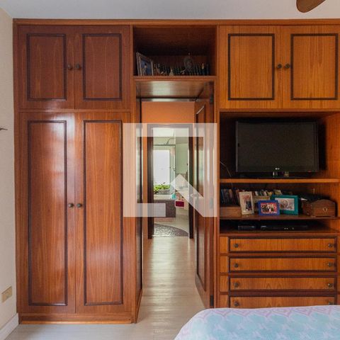 Casa à venda com 311m², 4 quartos e 4 vagasSuíte 2 