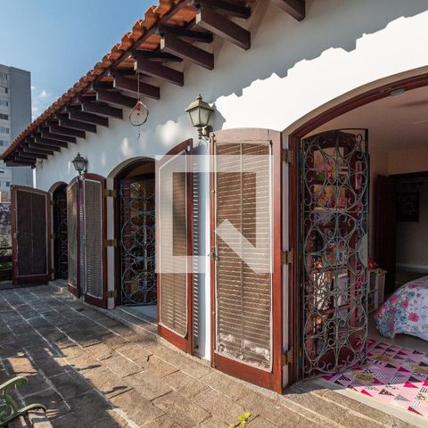 Casa à venda com 311m², 4 quartos e 4 vagasVaranda 