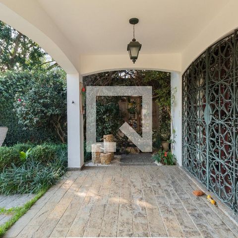 Casa à venda com 311m², 4 quartos e 4 vagasÁrea externa  