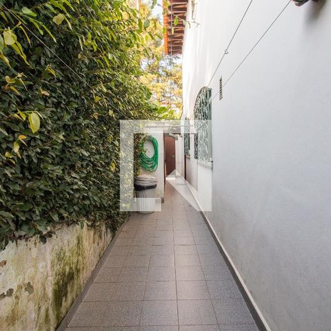 Casa à venda com 311m², 4 quartos e 4 vagasCorredor 