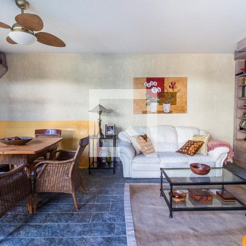 Casa à venda com 311m², 4 quartos e 4 vagasÁrea Externa - sala