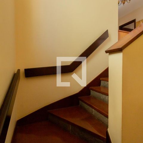 Casa à venda com 311m², 4 quartos e 4 vagasEscadas
