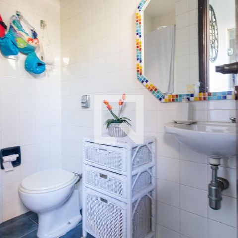 Casa à venda com 311m², 4 quartos e 4 vagasÁrea Externa - banheiro 