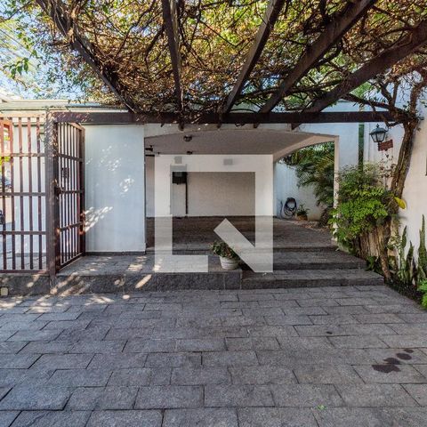 Casa à venda com 311m², 4 quartos e 4 vagasGaragem