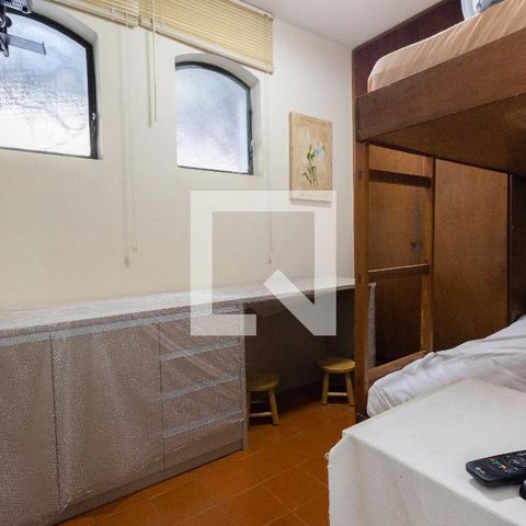 Casa à venda com 311m², 4 quartos e 4 vagasÁrea de Serviço - quarto 