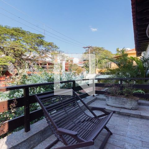 Casa à venda com 311m², 4 quartos e 4 vagasVaranda da Suíte 2 