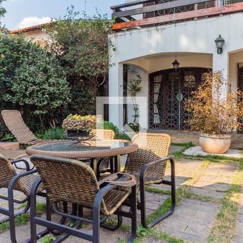 Casa à venda com 311m², 4 quartos e 4 vagasÁrea Externa 