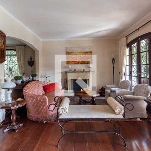 Casa à venda com 311m², 4 quartos e 4 vagasSala