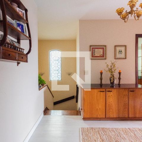 Casa à venda com 311m², 4 quartos e 4 vagasHall - segundo andar 