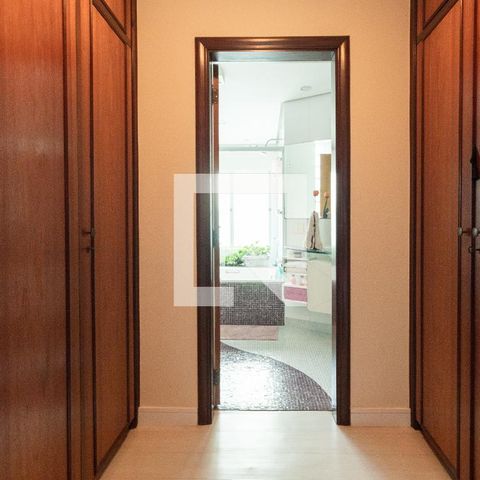 Casa à venda com 311m², 4 quartos e 4 vagasSuíte 2 