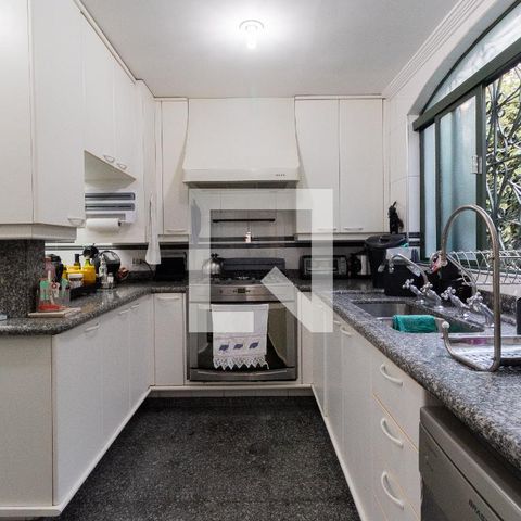 Casa à venda com 311m², 4 quartos e 4 vagasCozinha