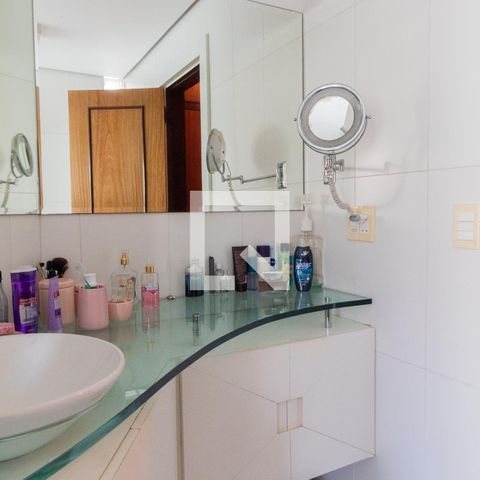 Casa à venda com 311m², 4 quartos e 4 vagasBanheiro da Suíte 2 