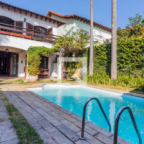 Casa à venda com 311m², 4 quartos e 4 vagasÁrea Externa 