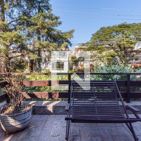 Casa à venda com 311m², 4 quartos e 4 vagasVaranda da Suíte 2 