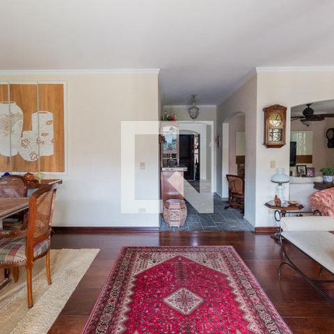 Casa à venda com 311m², 4 quartos e 4 vagasSala